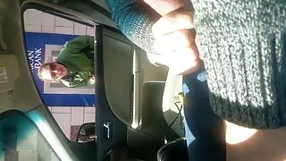 Moendo o pau video pono nacional de um cara com uma câmera