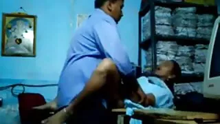 Sorte jardineiro batatas fritas um busty MILF em uma vídeo vídeo de pornô brasileiro buceta suculenta