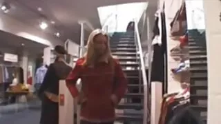 Mulher com Mamas grandes masturba a pila de um homem com os pés videos pornor brasileiro e fode-o