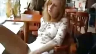 Jovem eu quero ver filme de pornô brasileiro loira tem suas leggings para o sexo