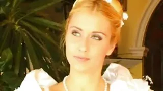 O homem constantemente filme pornô brasileiro de graça cums na buceta da jovem