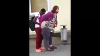 Stunner primeira vez fodida por um homem negro quero ver os filme pornô brasileiro