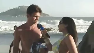 Loiras depravadas novinhas no porno brasileiro fodem com um negro em todos os buracos