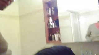 Menina sobe Debaixo da mesa, só para levar o pênis ver video de porno brasileiro na boca