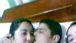 Os adolescentes fodem em todas as porno brasileiro com novinha fendas da jovem putana
