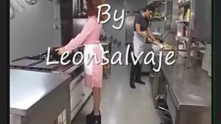 O chefe ver vídeo pornô brasileiro caseiro constantemente fode a secretária fofa na Bunda